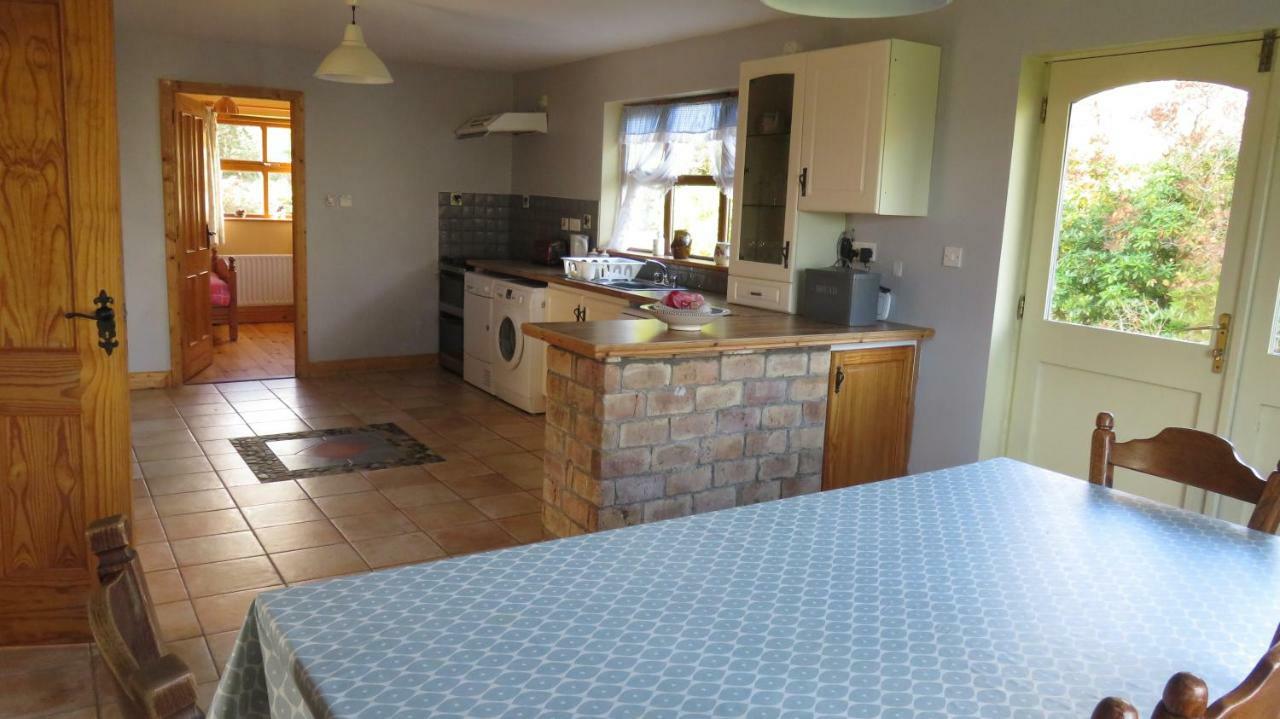 Heatherhill Farm Cottage In Letterfrack Beside Connemara National Park Eksteriør bilde